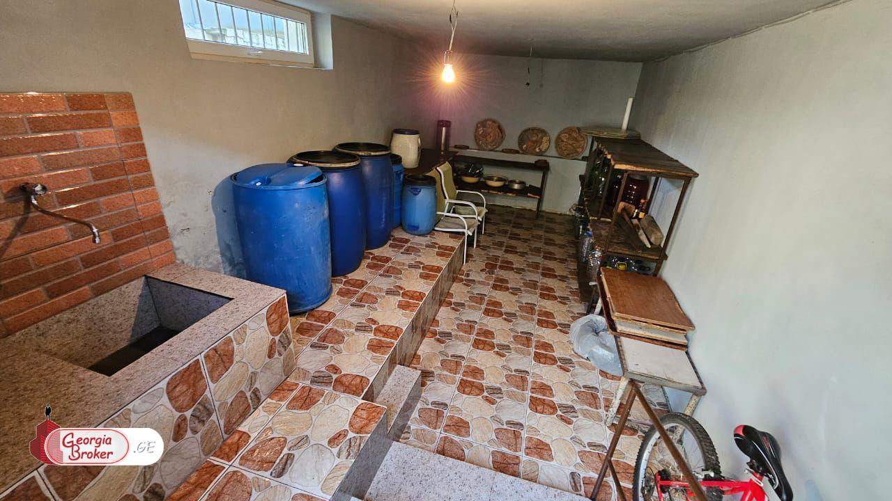 იყიდება ახალი გარემონტებული 9 ოთახიანი  აგარაკი არმაზში